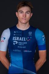 Luca D Hollander1